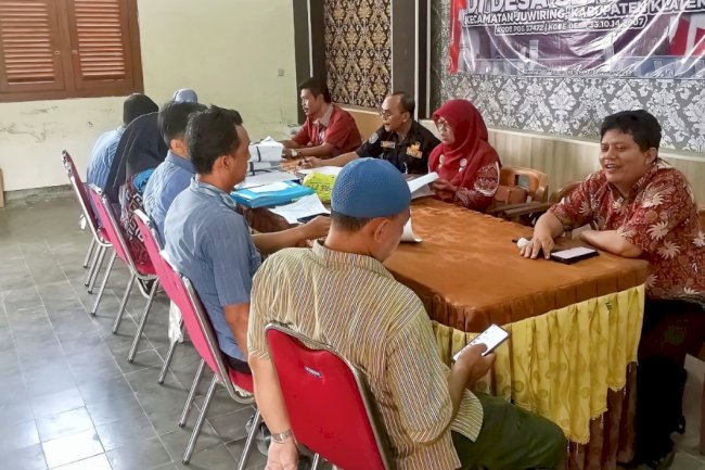 Kegiatan Monitoring dan Evaluasi Pelaksanaan APBDes 2023 dan 2024 Semester I di Desa Serenan Kecamatan Juwiring.