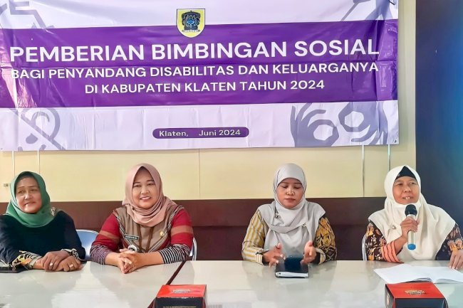 Pemberian Bimbingan Sosial Bagi Penyandang Disabilitas dan Keluarganya Kabupaten Klaten Tahun 2024 di Desa Kwarasan Kecamatan Juwiring.
