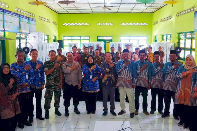 Rapat Rekapitulasi Hasil Pemungutan Suara di Tingkat Kecamatan untuk Pemilihan Gubernur dan Wakil Gubernur Jawa Tengah, serta Bupati dan Wakil Bupati Klaten Tahun 2024.