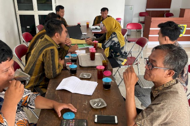Evaluasi Pengelolaan Dana Desa dari TIM Monev Kecamatan Juwiring di Desa Carikan