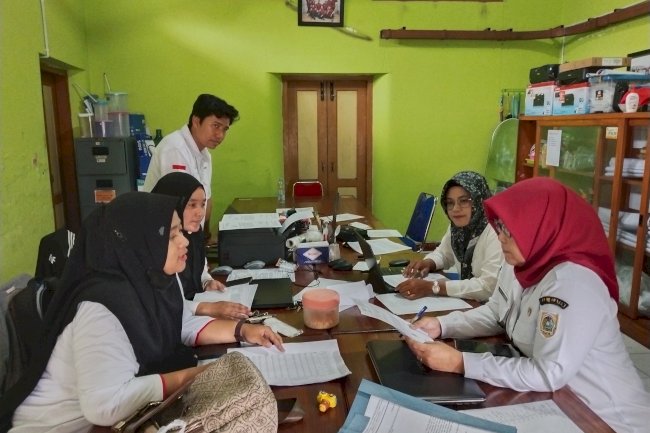 Pada tanggal 19 maret 2025 pendamping pkh melakukan koordinasi dengan ibu camat juwiring terkait dengan perijinan ground chek DTSEN kecamatan juwiring.