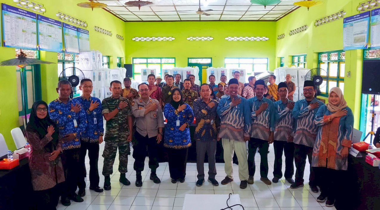Rapat Rekapitulasi Hasil Pemungutan Suara di Tingkat Kecamatan untuk Pemilihan Gubernur dan Wakil Gubernur Jawa Tengah, serta Bupati dan Wakil Bupati Klaten Tahun 2024.