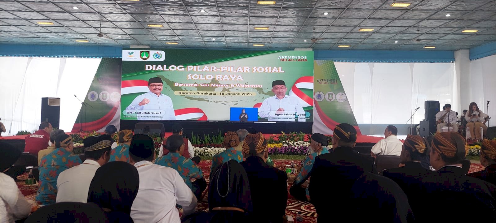 Pendamping PKH menghadiri di undangan dialog pilar-pilar sosial soloraya dengan mentri sosial RI di keraton Surakarta pada tanggal 18 Januari 2015