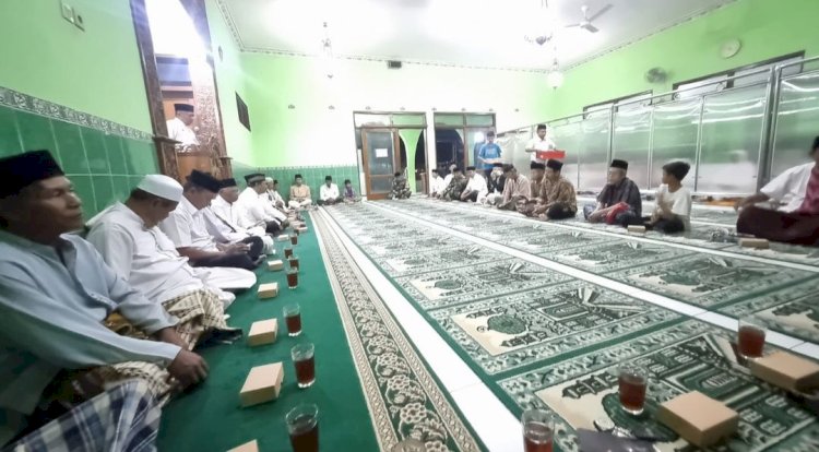 Sholat Subuh berjamaah di Masjid Al-Hadi Desa Tanjung