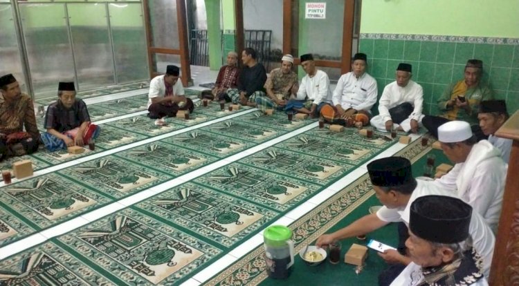 Sholat Subuh berjamaah di Masjid Al-Hadi Desa Tanjung