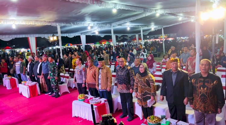 Pagelaran Wayang Kulit dengan lakon " Semar Boyon "