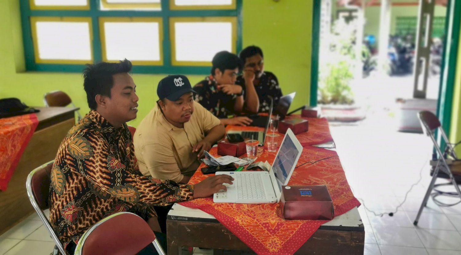 Bimtek E-LHKPN untuk Kepala Desa Se-Kecamatan Juwiring yang didampingi dari Ispektorat Kabupaten Klaten