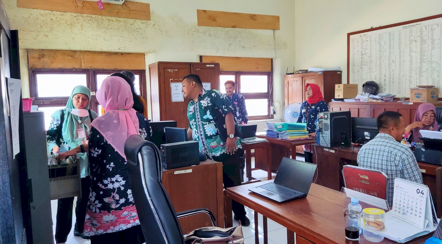 Monitoring Kearsipan Kecamatan Juwiring dari Dinas Perpustakaan dan Arsip Kabupaten Klaten