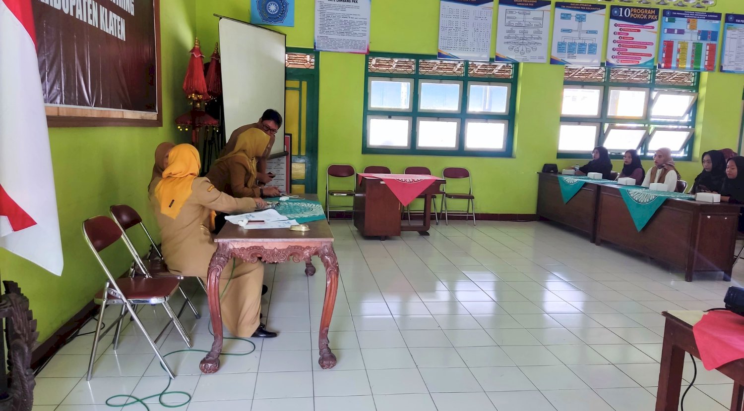 Pelaksananaan Advokasi, Komunikasi, Informasi dan Edukasi (KIE) Pengendalian Penduduk dan KB sesuai Kearifan Budaya Lokal di Kecamatan Juwiring