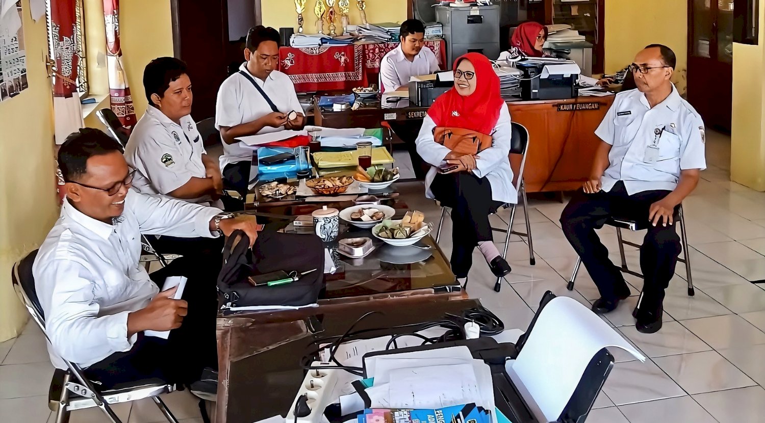 Kegiatan Monitoring dan Evaluasi Pelaksanaan APBDes 2023 dan 2024 Semester I di Desa Jetis Kecamatan Juwiring