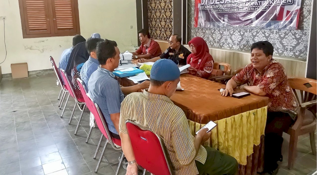 Kegiatan Monitoring dan Evaluasi Pelaksanaan APBDes 2023 dan 2024 Semester I di Desa Serenan Kecamatan Juwiring.