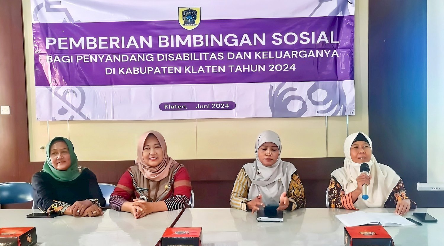 Pemberian Bimbingan Sosial Bagi Penyandang Disabilitas dan Keluarganya Kabupaten Klaten Tahun 2024 di Desa Kwarasan Kecamatan Juwiring.