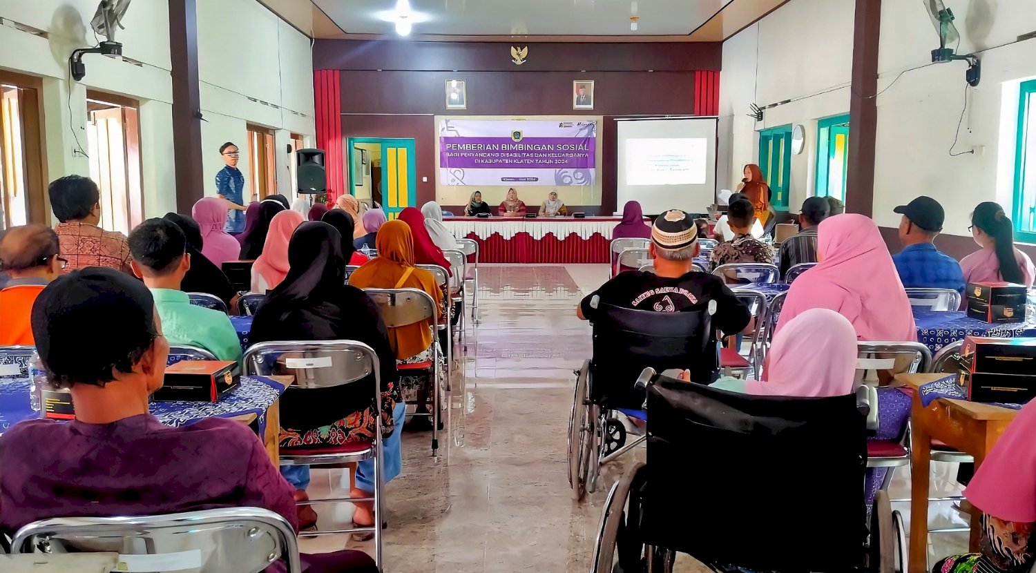 Pemberian Bimbingan Sosial Bagi Penyandang Disabilitas dan Keluarganya Kabupaten Klaten Tahun 2024 di Desa Kwarasan Kecamatan Juwiring.