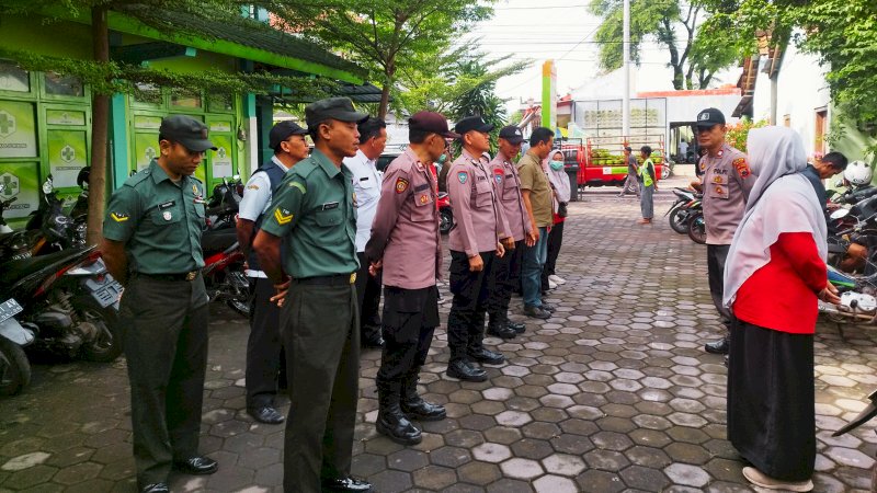 INSPEKSI MENDADAK KEAMANAN PANGAN DI TOKO DAN PASAR WILAYAH JUWIRING UNTUK MENCEGAH PEREDARAN MAKANAN KADALUARSA