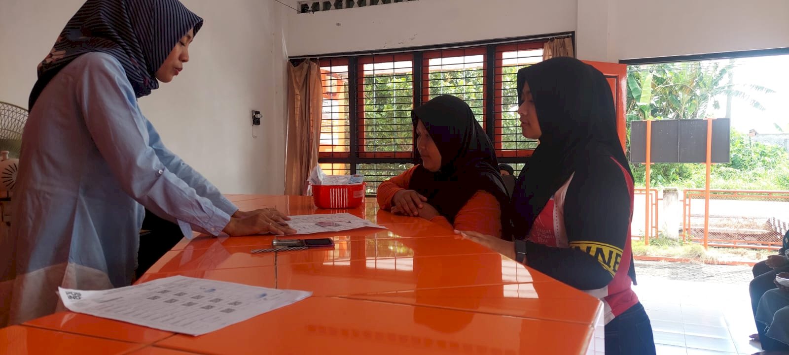 Pendamping melakukan Monitoring penyaluran bantuan PKH dan sembako bagi KPM desa Bulurejo yang dilaksanakan di pos kec juwiring pada tanggal 25 Feb 2025