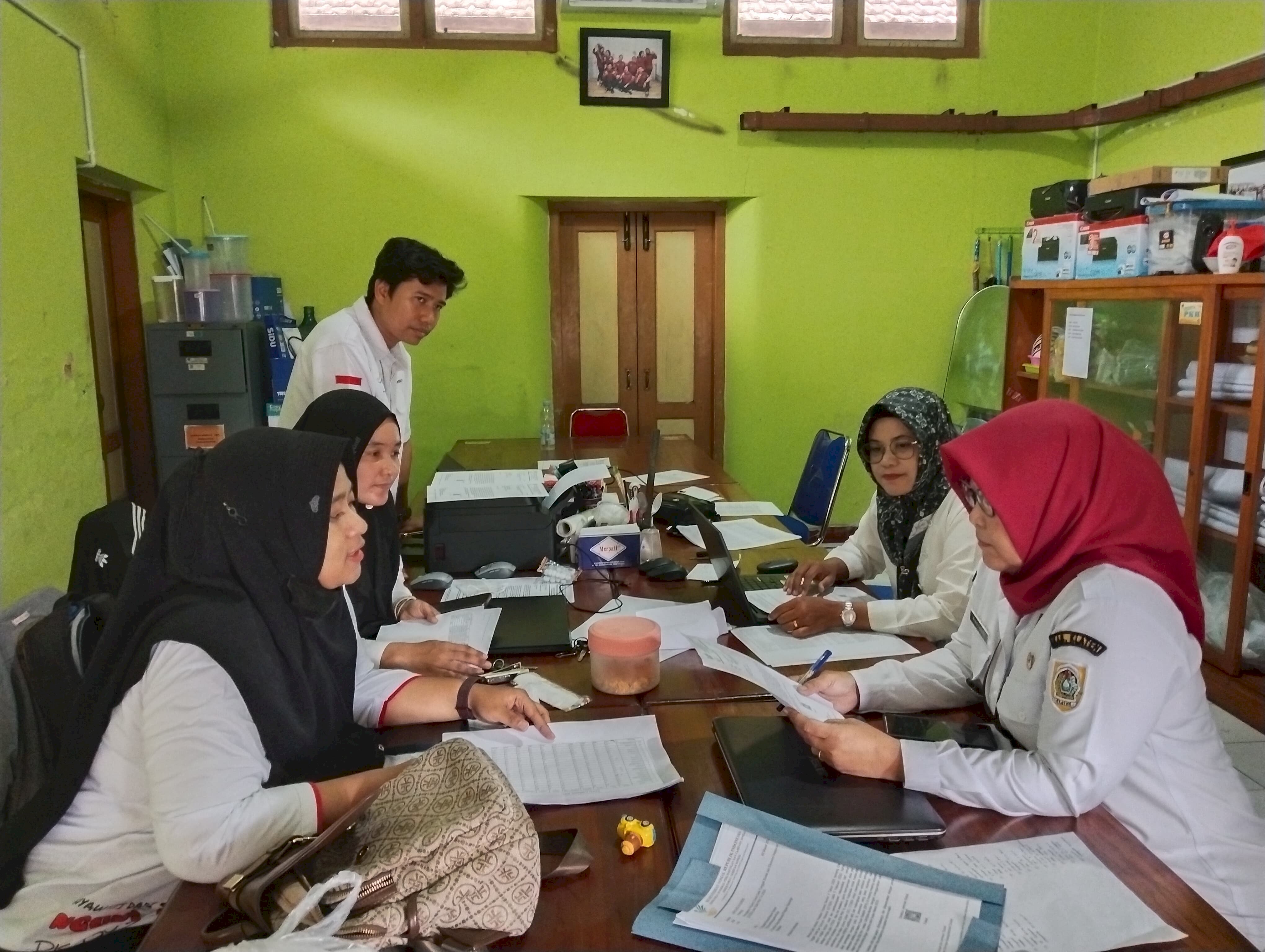 Pada tanggal 19 maret 2025 pendamping pkh melakukan koordinasi dengan ibu camat juwiring terkait dengan perijinan ground chek DTSEN kecamatan juwiring.