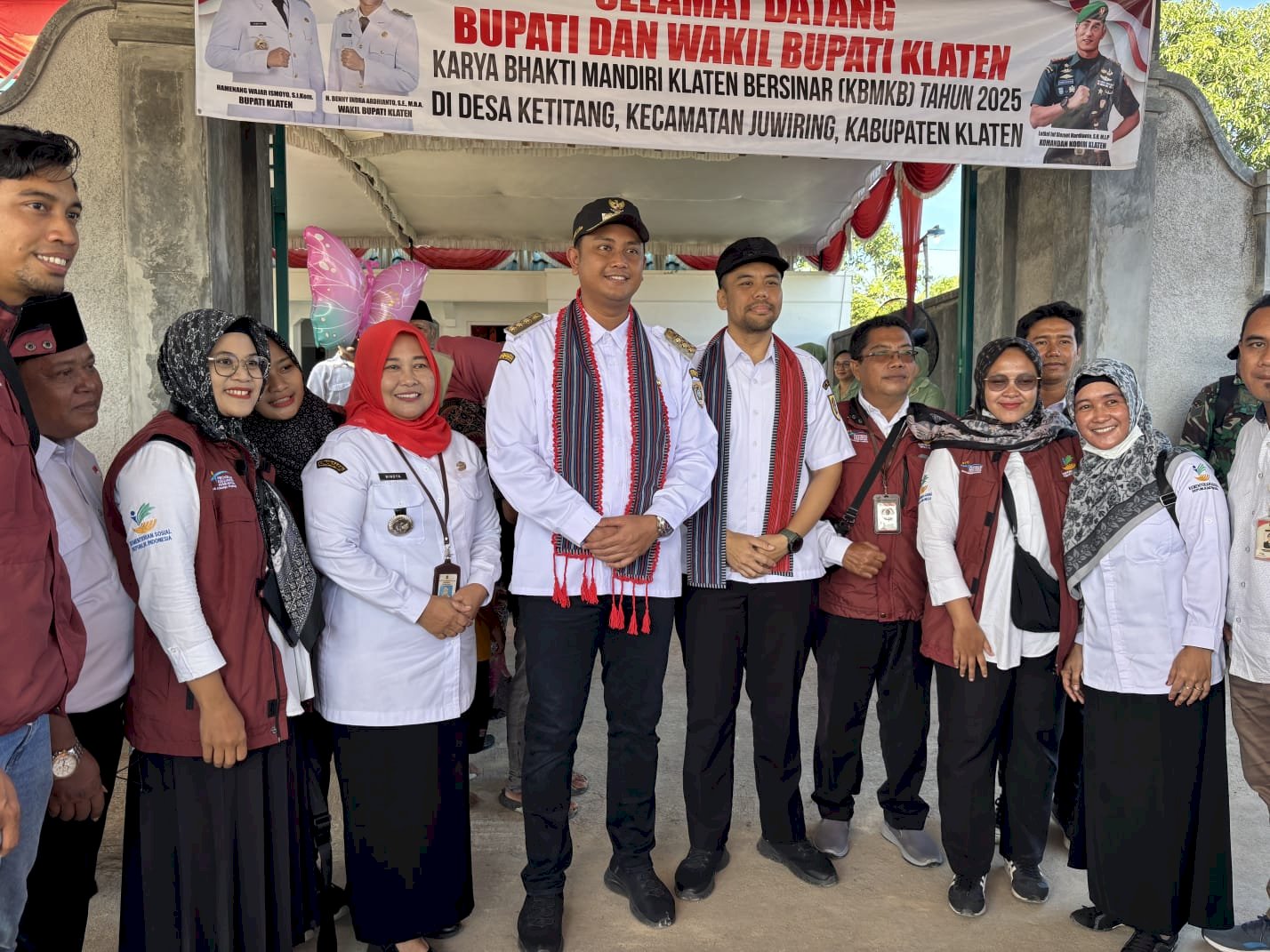 Pada tanggal 30 april 2025 pendamping PKH kec Juwiring turut serta menghadiri acara KBMKB di desa Ketitang yang dihadiri oleh Bupati dan Wakil Bupati Kab. Klaten