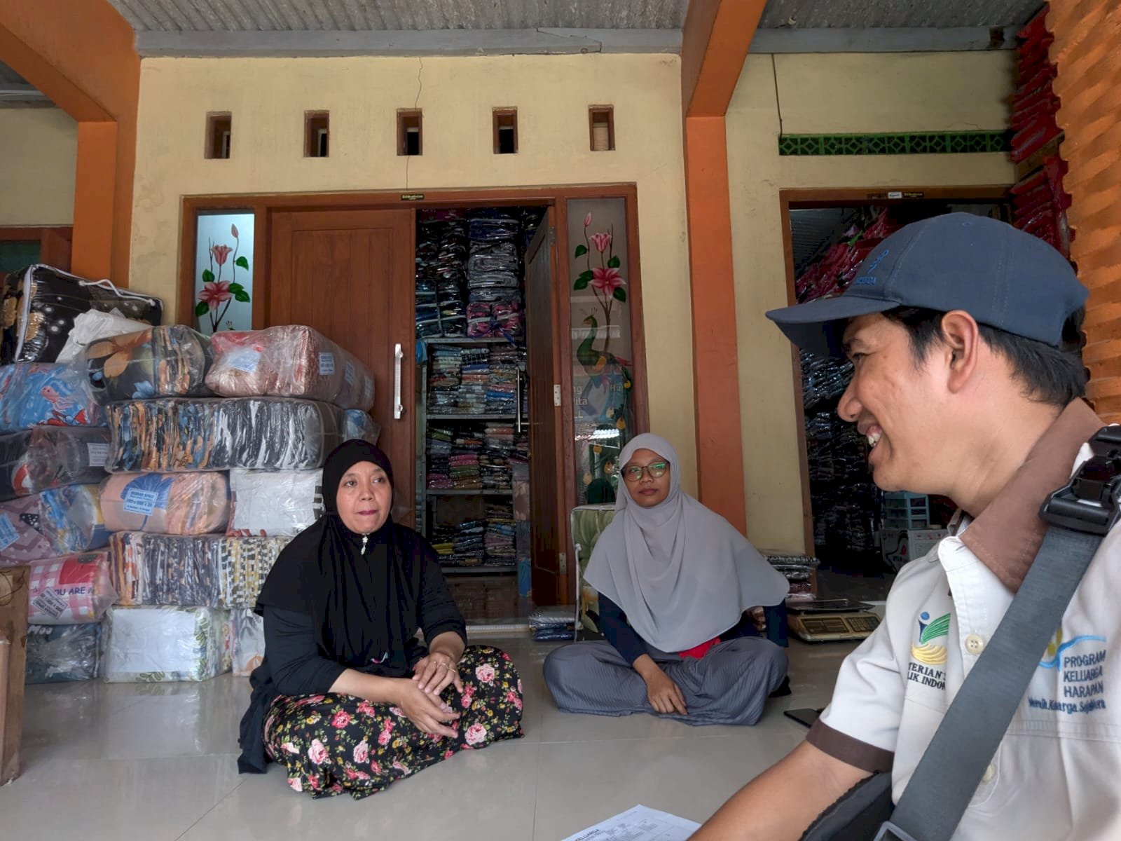 Pada tanggal 10 Mei 2025 pendamping melakukan penandatanganan surat pernyataan KPM PKH atas nama ibu sri wahyuni dari desa kenaiban yang ingin mundur bantuan dengan disertai pendaftaran PPSE (Program Pemberdayaan Sosial Ekonomi)