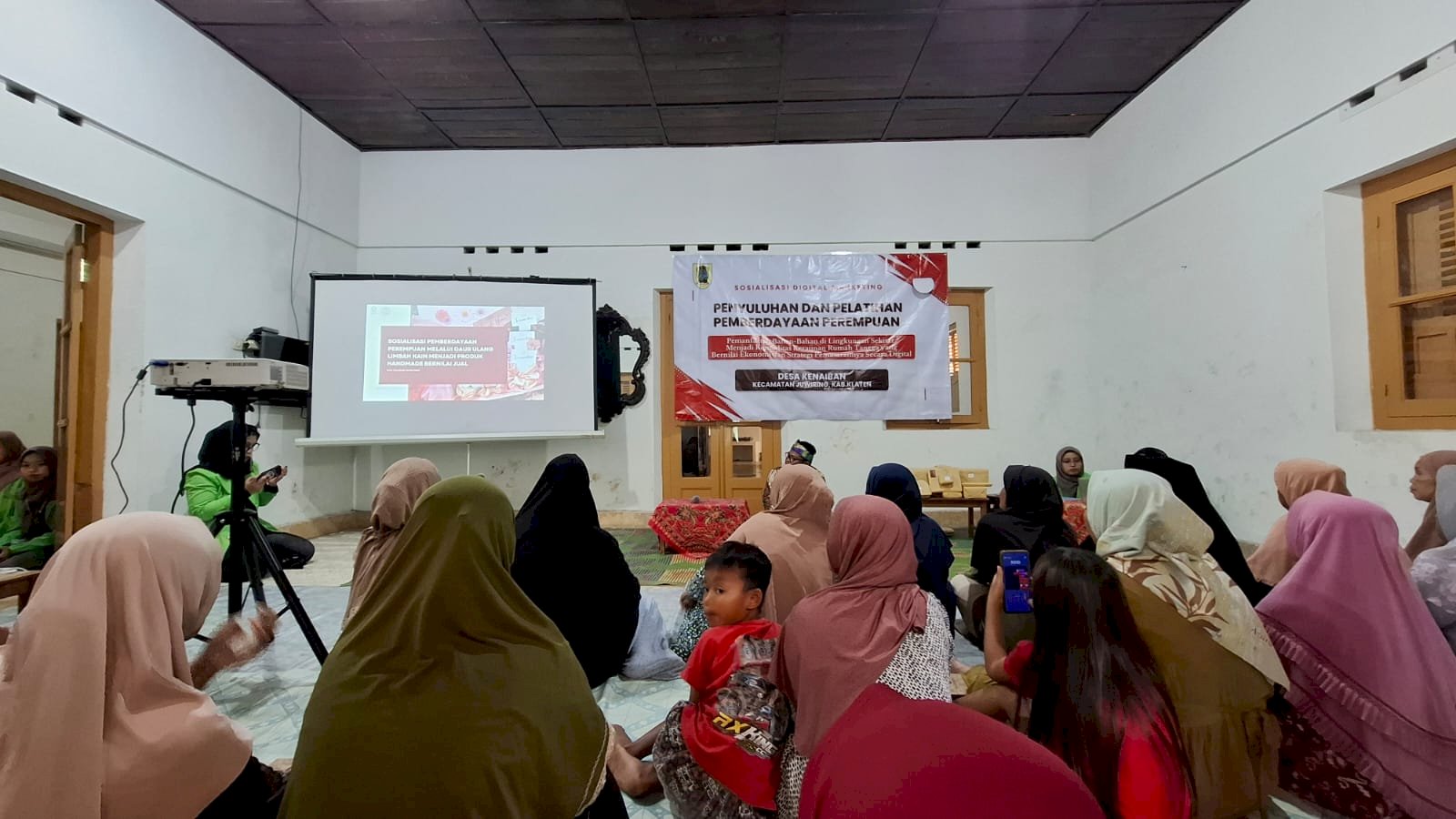 Pada tanggal 17 Juli 2025 pendamping PKH menghadiri undangan dari desa ketitang tentang adanya kegiatan pelatihan bagi KPM PKH dengan tema penyuluhan dan pelatihan pemberdayaan perempuan