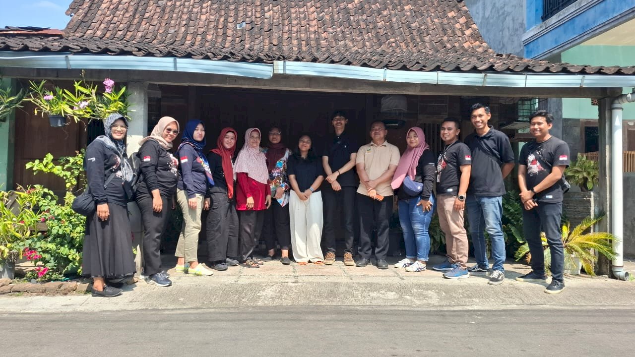 Pada Tanggal 5 Juli 2025 pendamping PKH menerima Kunjungan Jadi Team Kemensos yang hendak melakukan peliputan rangkaian Kegiatan penyaluran Bansos Permakanan bagi PM permakanan Kec Juwiring yang di laksanakan di Pokmas Lohjinawi