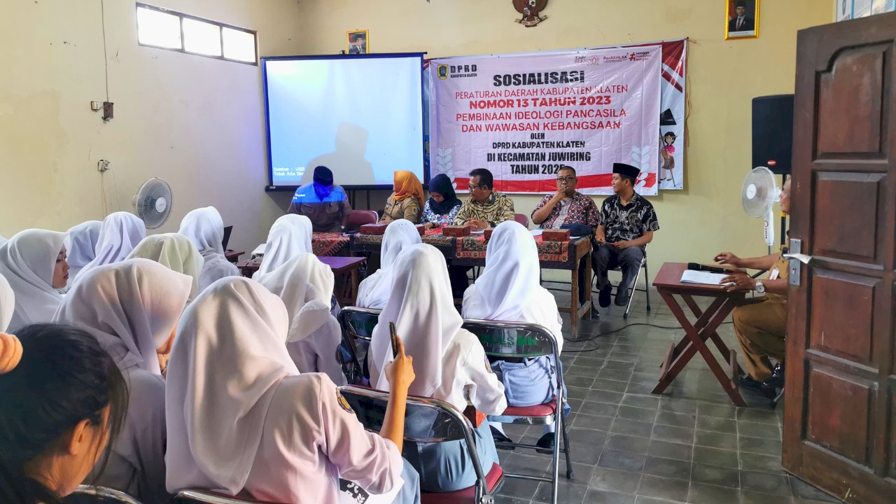 Sosialisasi Perda No. 13 Tahun 2023 Camat Juwiring dan DPRD Klaten Perkuat Ideologi Pancasila di Desa Mrisen