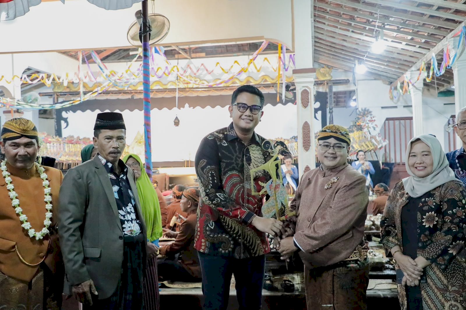 Tradisi Yang Masih Lestari Sebar Apem dan Pagelaran Wayang Kulit Bulurejo