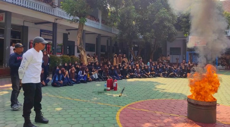 Pelatihan Mitigasi dan Penanganan Bencana Kebakaran di SMK Negeri 1 Juwiring